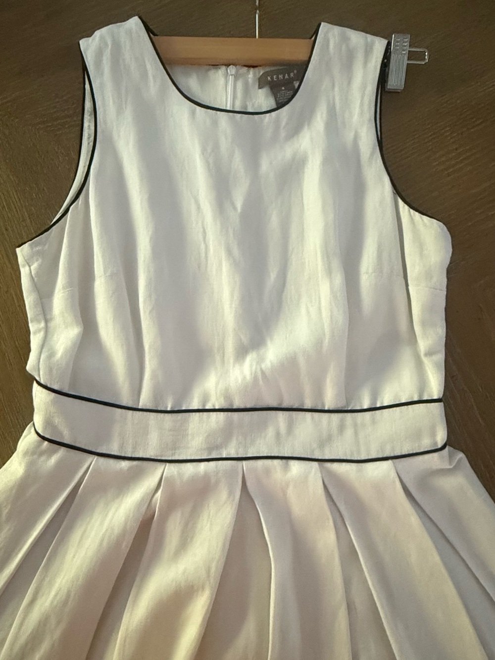 Kenar White Sleeveless Dress with Black Piping - Picture 4 of 5